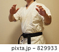 829933