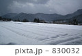 京都大原の雪の降り積もった紫蘇畑