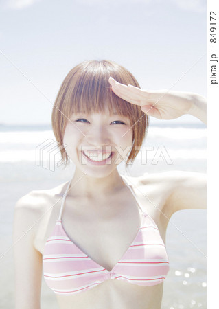 「海 女性 水着 夏 10代 バカンス 」の写真素材 「海 女性 水着 夏 10代 バカンス 」の写真素材