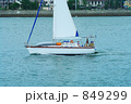 湾内のヨット
