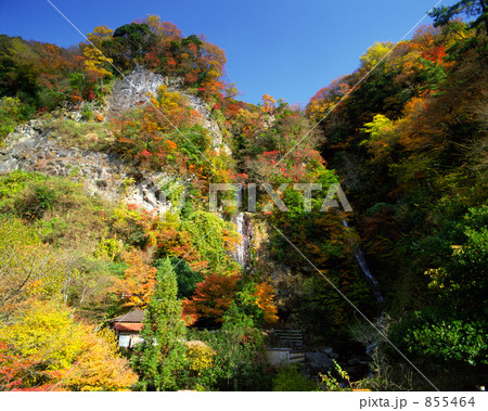 「金龍の滝の紅葉」の写真素材 「金龍の滝の紅葉」の写真素材