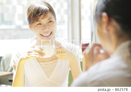 女の子 人物 20代