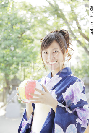 「若い 10代 人物 女性 20代 」の写真素材