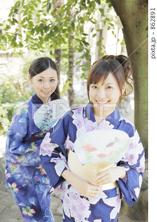 「夏 10代 女性 女の子 人物 」の写真素材
