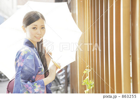 「若い 女の子 人物 女性 」の写真素材 「若い 女の子 人物 女性 」の写真素材