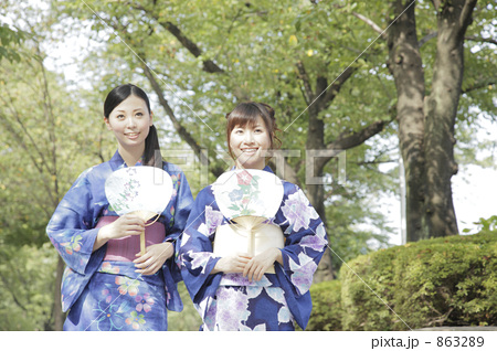 「夏 10代 女性 女の子 人物 」の写真素材