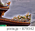 879342