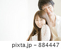 884447