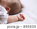 赤ちゃんの手