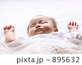 眠る赤ちゃん