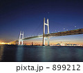 夕暮れの横浜ベイブリッジ