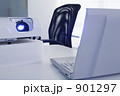 ノートパソコンとプロジェクター