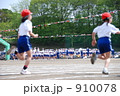 910078