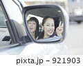 921903
