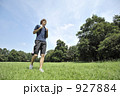 歩く男性