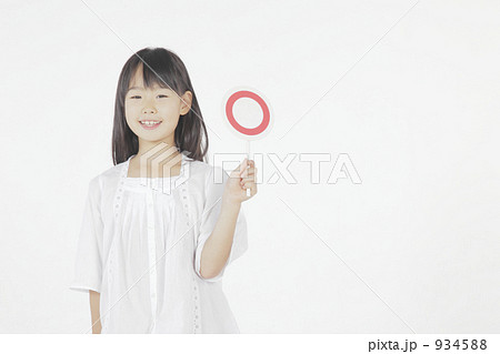 「人物 女の子 少女 小学校中学年 」の写真素材 「人物 女の子 少女 小学校中学年 」の写真素材