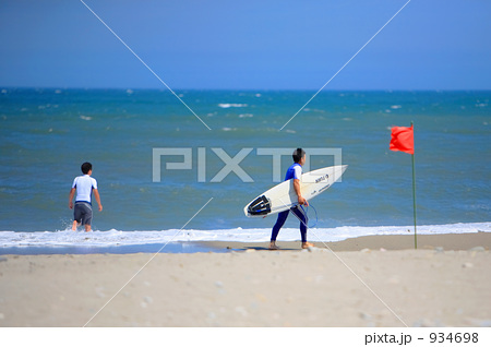 「海とサーファー」の写真素材