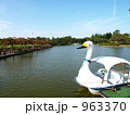 963370