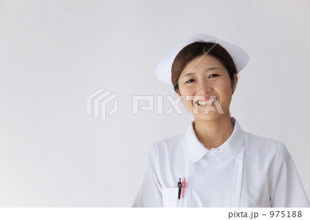 「笑顔の看護師」の写真素材