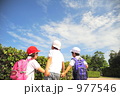 おててつないで