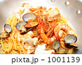 パスタ、ペスカトーレをフライパンからいただく。