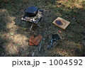 1004592
