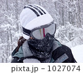 降雪中のスキー