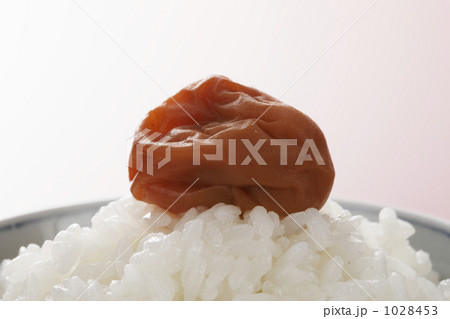 「梅干とご飯」の写真素材 「梅干とご飯」の写真素材