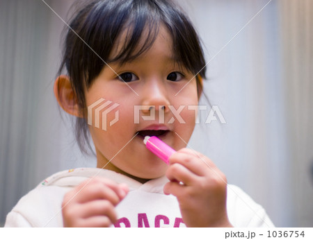 「おけしょう、しましょ(モデル:あやねちゃん)」の写真素材 「おけしょう、しましょ(モデル:あやねちゃん)」の写真素材