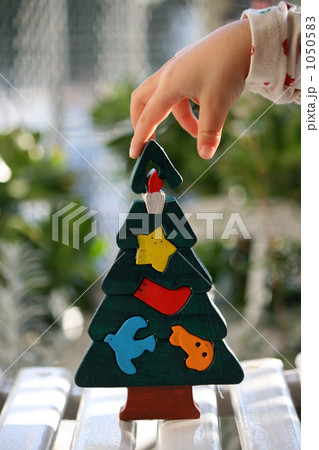 「手 クリスマスツリー ツリー 」の写真素材