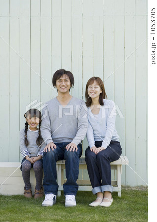 「親子 ファミリー 家族 」の写真素材 「親子 ファミリー 家族 」の写真素材