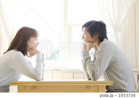 「カップル 夫婦 人物 男女 」の写真素材