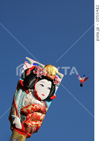 青空に羽子板と羽根 1 青空に羽子板と羽根 1