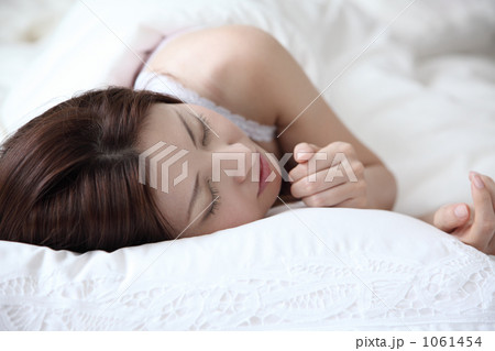 「快眠」の写真素材