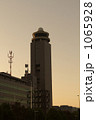 1065928