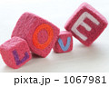 1067981