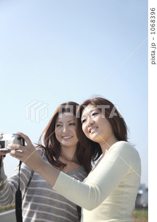 「写真を撮る」の写真素材 「写真を撮る」の写真素材