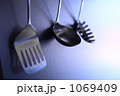 1069409
