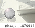 グローバルビジネス　ノートパソコンと地球
