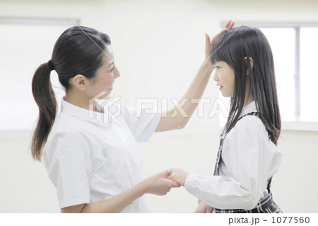 「子供 病院 人物 医療 福祉 」の写真素材