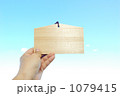 絵馬を持つ2