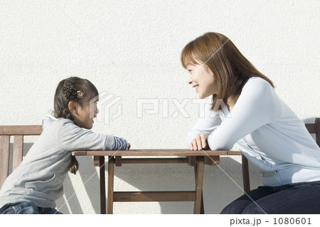 「親子 家族 人物 母娘 女性 」の写真素材 「親子 家族 人物 母娘 女性 」の写真素材