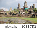 1083752