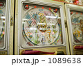 旧式のパチンコ台 1089638