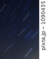 1090435
