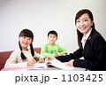 授業を受ける小学生