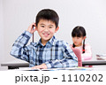 勉強中の小学生