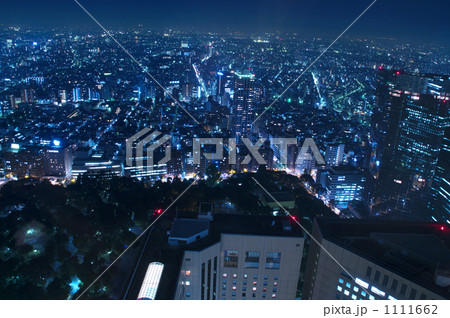 「夜景 高層ビル 新宿 青色 」の写真素材 「夜景 高層ビル 新宿 青色 」の写真素材