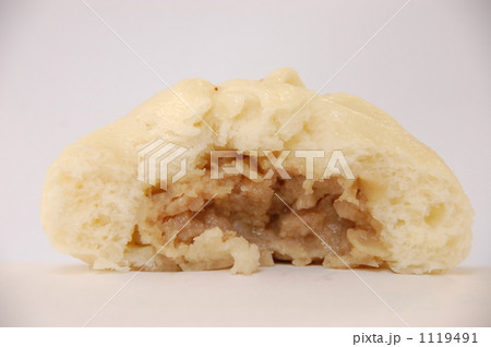 肉まんの半分(右) 肉まんの半分(右)