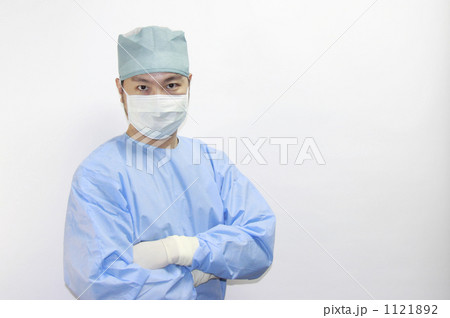 男性外科医 腕組み 男性外科医 腕組み